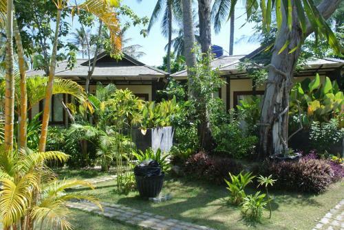 Hotel B52 Beach Resort