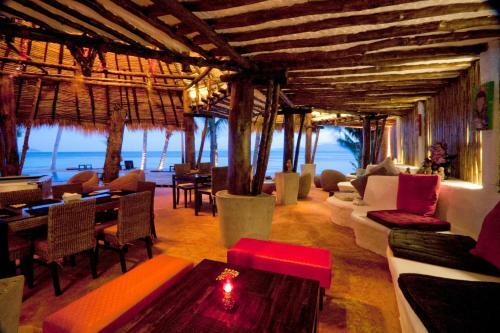 Hotel B52 Beach Resort