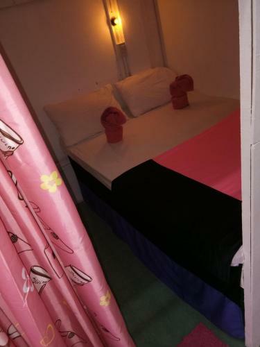 Wild & Wandering Backpacker Hostel & Bar