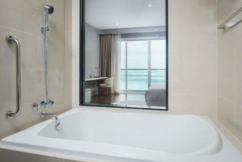 Hotel White Sand Beach Residences Pattaya