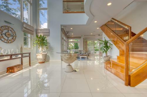 Exclusive Beachfront Villa By Pearl Property