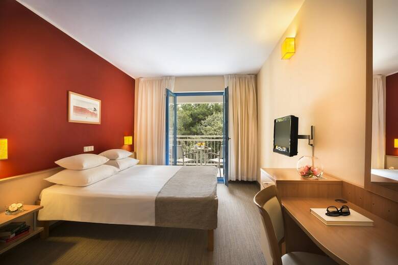 Valamar Koralj Hotel