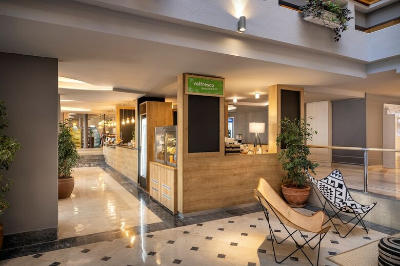 Valamar Koralj Hotel