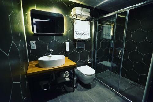 8 Rooms Boutique Hotel