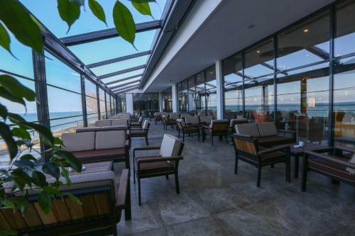 Hotel Ramada Resort By Wyndham Unye