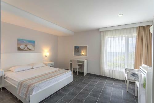 Troas Beach Hotel