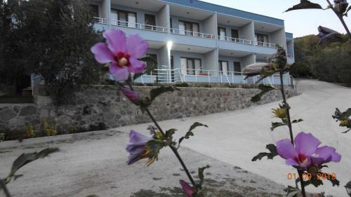 Assos Nazan Motel Restoran Beach