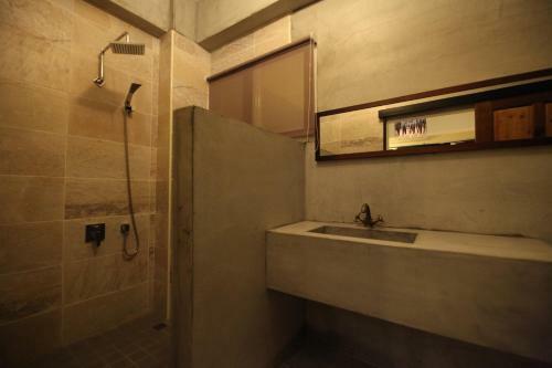 Cenacle B & B