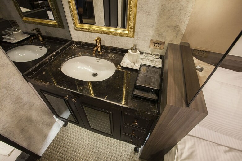 Dream Mansion Hotel
