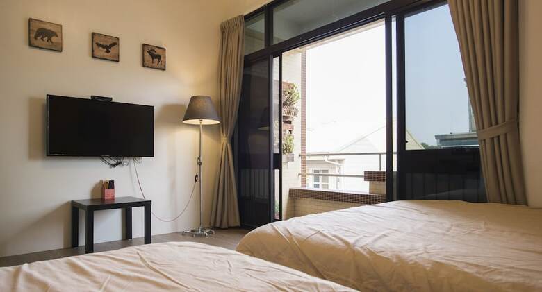 Hotel Iron St. House