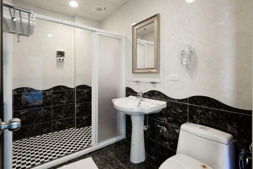 N22 Hostel - Ocean Tale