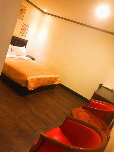 Holiday Business Hotel