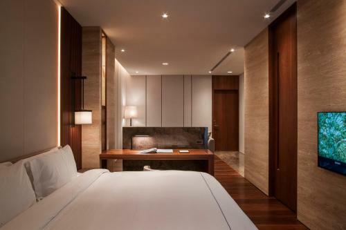 Hotel Villa 32 (guests Must Be 16+)