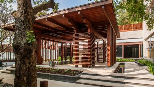 Hotel Villa 32 (guests Must Be 16+)