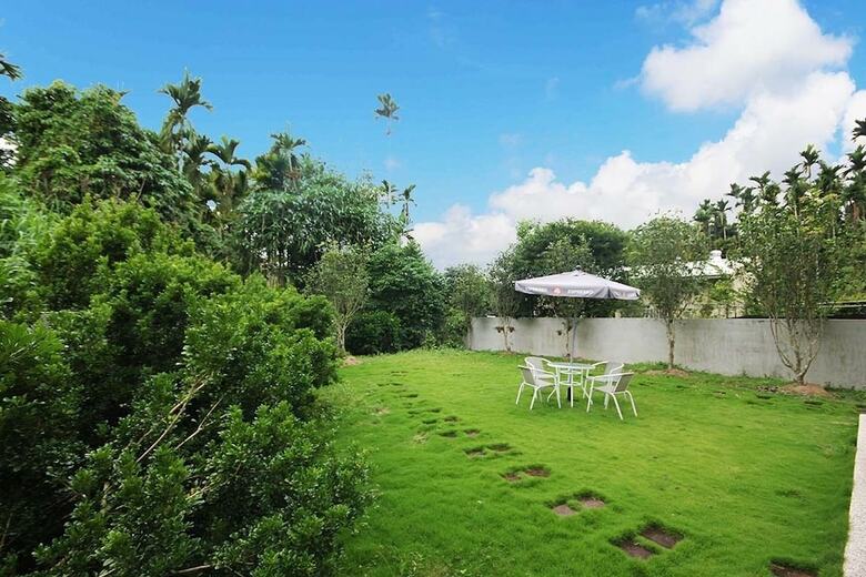 Bed & Breakfast Love Fun House