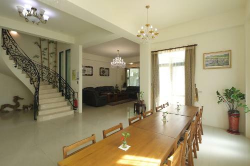 Yuli Rainbow Bridge Bed & Breakfast
