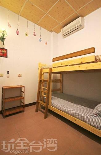 Follow Me Hostel