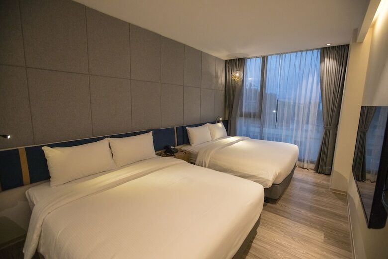 Explore Hotel