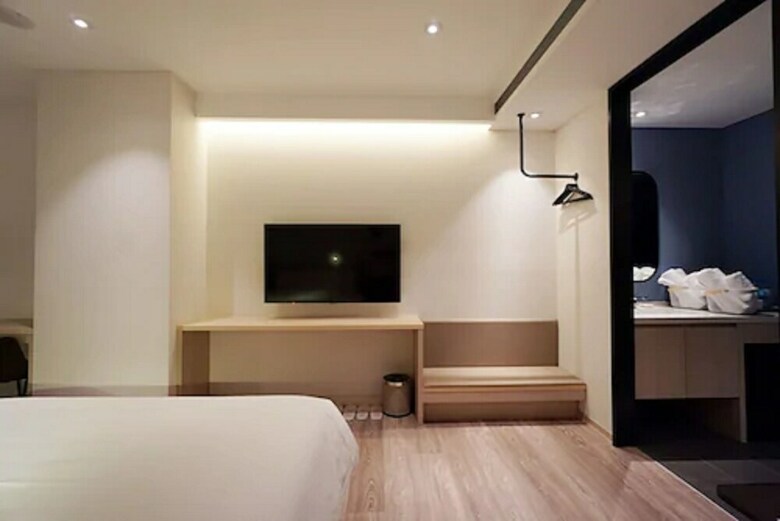 Explore Hotel