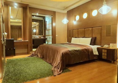 Hua Pinju Motel
