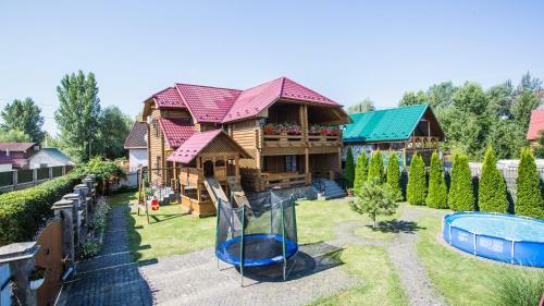 Gostynnyi Dim Zatyshok