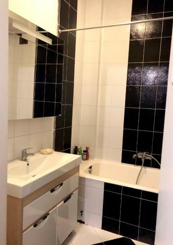 Apartment On Yevhena Konovaltsia
