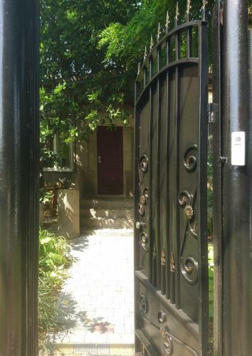 Hostal Bozhur Guest House