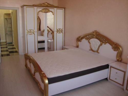 Apartment On Lyustdorfska Road