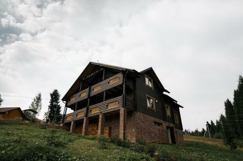 Lodge Gutsulwood