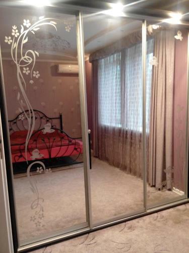 Apartment On Metalurgov Avenue