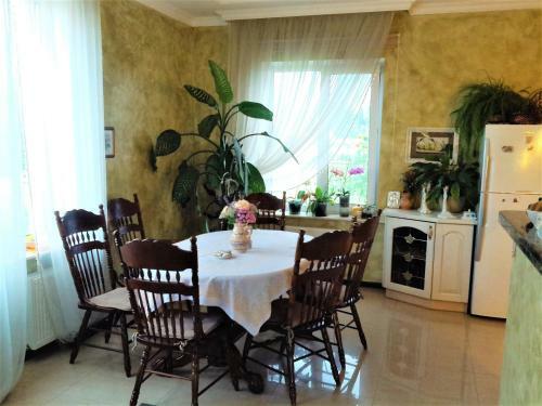 Hostal Angela Guest House