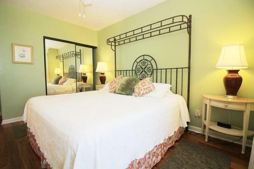 Windward Pointe 702