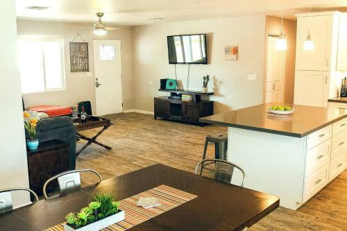Apartamento Sleeps 14 On East Belleview
