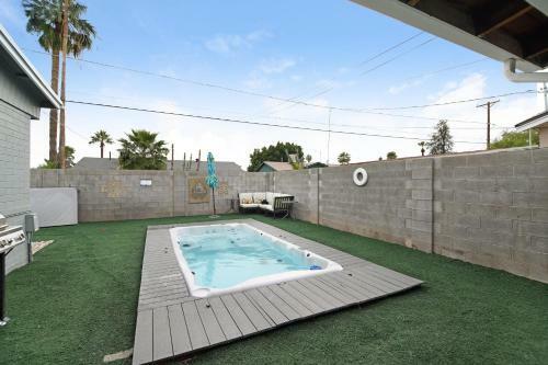 Scottsdale Vacation Home Sleeps 14