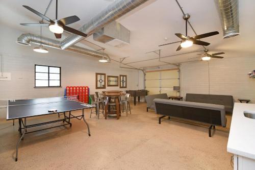 Scottsdale Vacation Home Sleeps 14