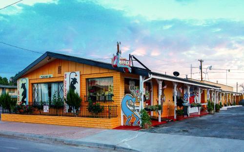 Motel Brad's Desert Inn
