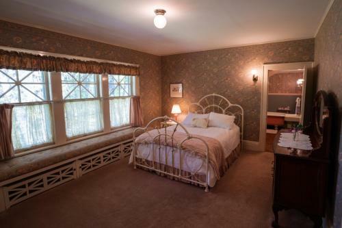 Mccloud Hotel