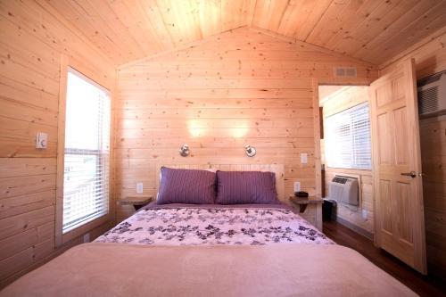 Soledad Canyon Wheelchair Accessible Cottage 16