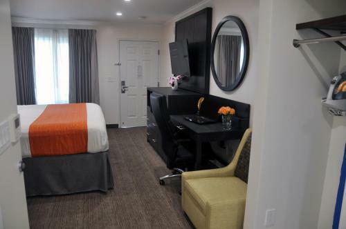 Hotel Pavilion Inn