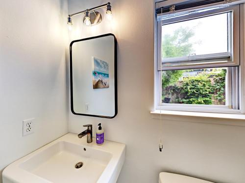 Surfer?s Delight Beach Cottage Home