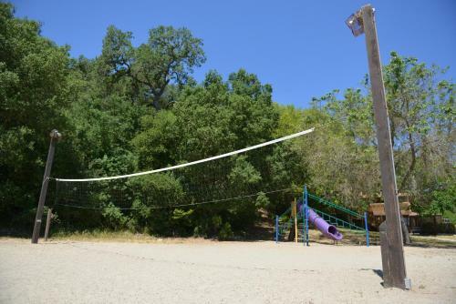 Morgan Hill Camping Resort Cabin 2