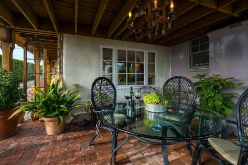 Cota Hideaway