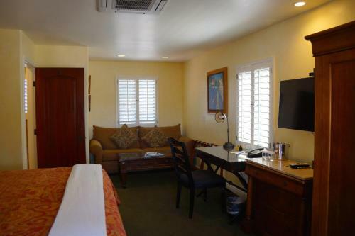 Hotel Castillo Inn At The Beach