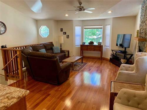 793 Hazel Home