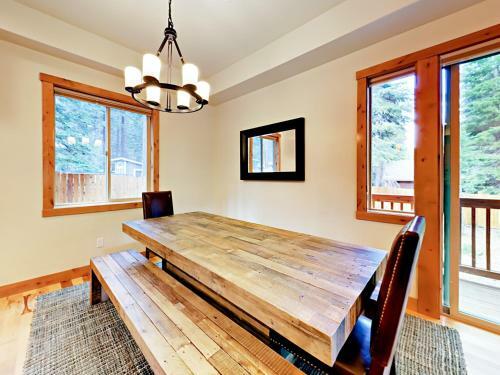 831 Patricia Cabin
