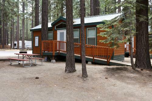 Tahoe Valley Accessible Cottage 7