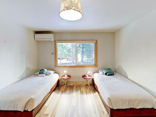 Chic Ski Retreat Home Home
