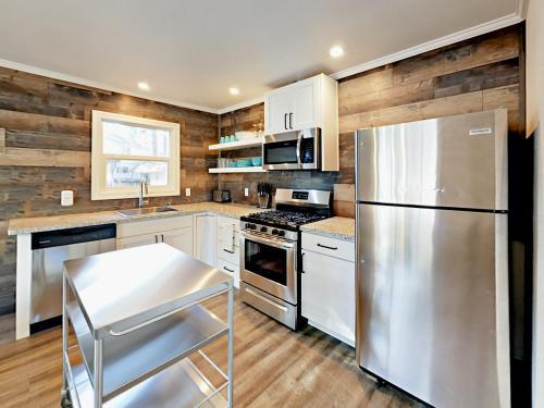 4093 Manzanita Ave Cabin Unit 1
