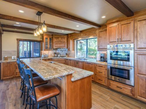 1481 Ledge Court Home