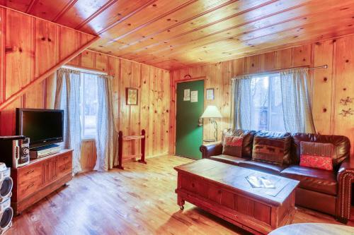 Spruce Grove Snowshoe Cabin